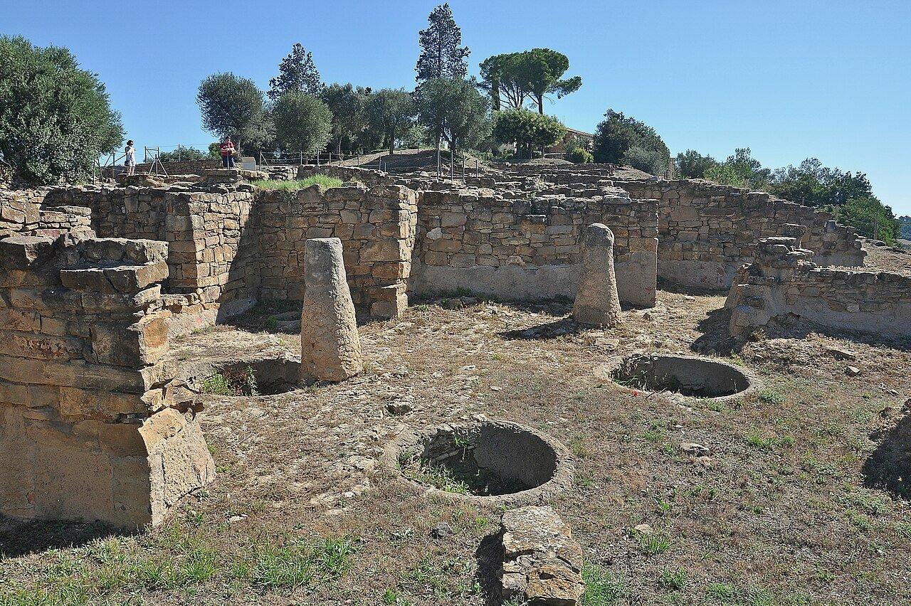 Ullastret Iberian Town: Reading the Archaeological Site